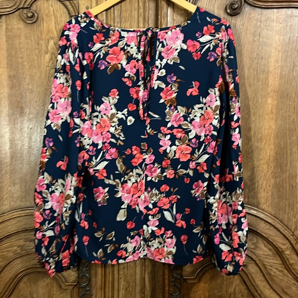 Collection by Bobeau V-Neck Puffed Sleeve Top Floral Keyhole - Picture 8 of 9